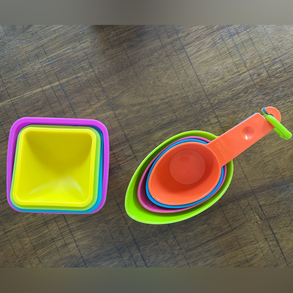 Multi-colored measuring cup sets (silicone bowls and plastic scoops)